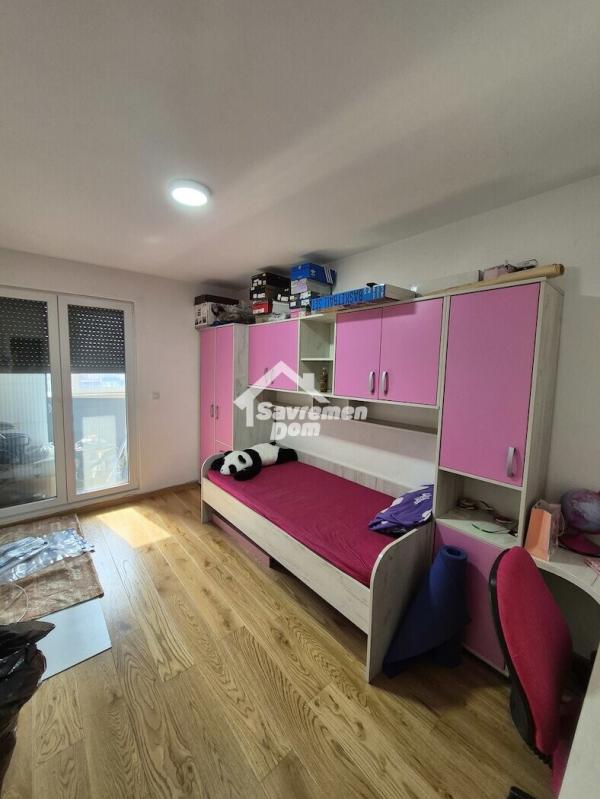 Slika 8 - Četvorosoban, 90m2, Stara radnička kolonija Kragujevac, sa terasom, ima lift