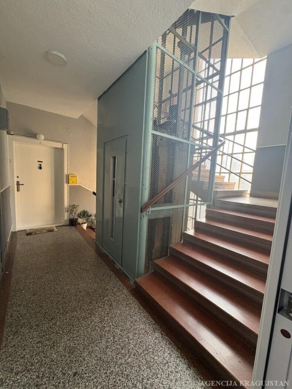 Slika 9 - Dvosoban, 76m2, sa terasom, ima lift