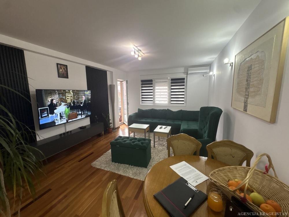 Slika 1 - Jednoiposoban, 51m2, Veliki park Kragujevac, sa terasom