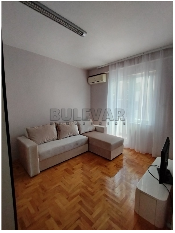 Slika 4 - Četvorosoban, 80m2, Daničićeva Kragujevac, sa terasom