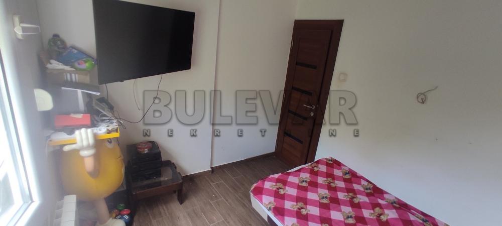 Slika 3 - Trosoban, 75m2, Slovačkih pobunjenika Kragujevac, sa terasom, sa parkingom