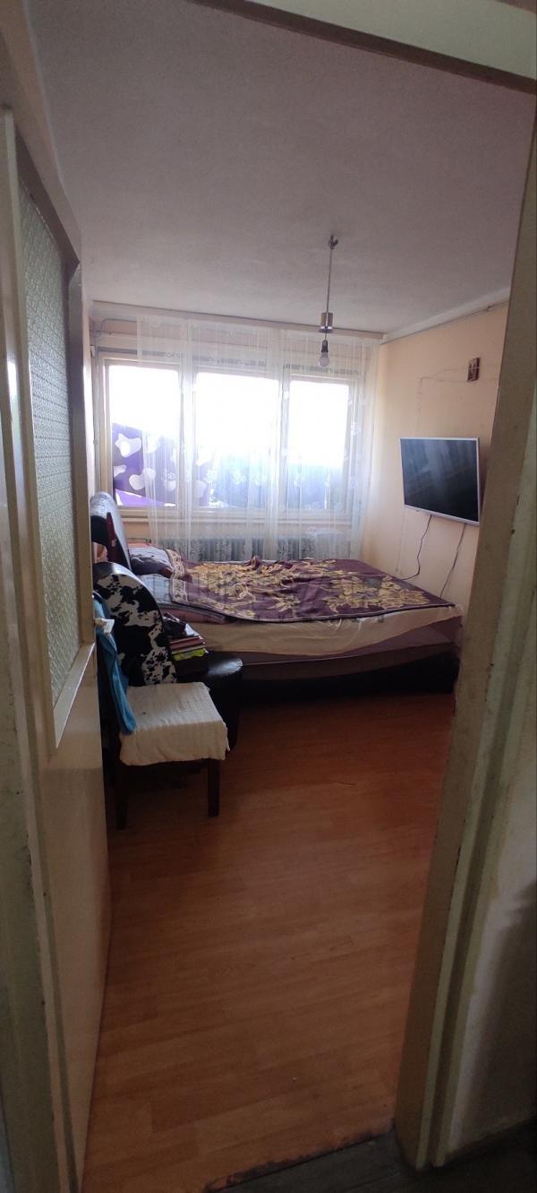 Slika 9 - Trosoban, 75m2, Slovačkih pobunjenika Kragujevac, sa terasom, sa parkingom