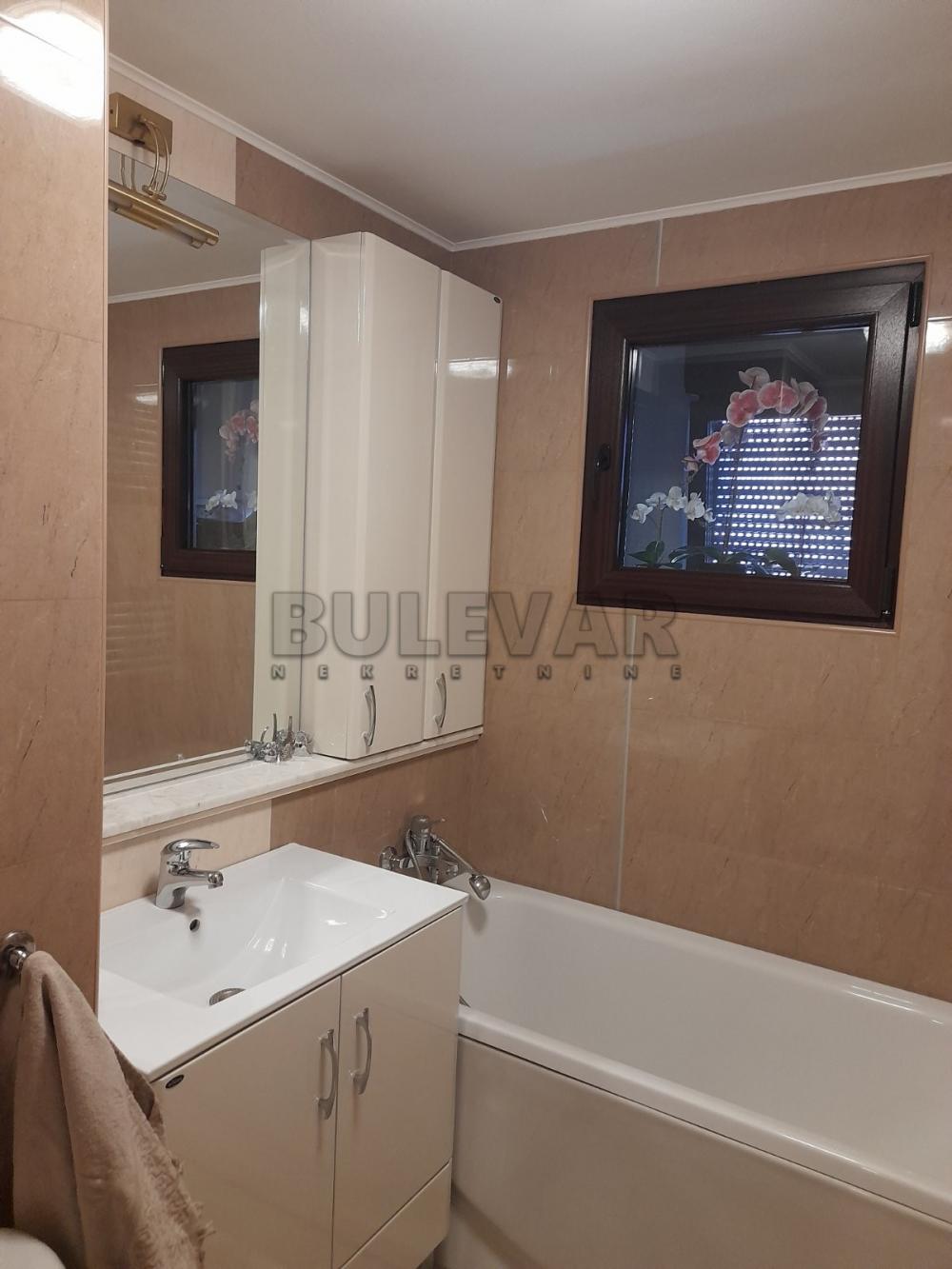 Slika 8 - Četvorosoban, 151m2, Kralja Milana IV Kragujevac, sa terasom, sa parkingom