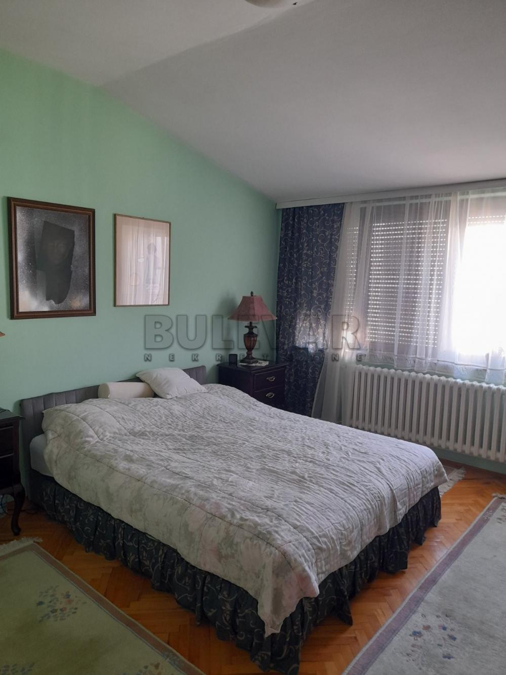 Slika 11 - Četvorosoban, 151m2, Kralja Milana IV Kragujevac, sa terasom, sa parkingom