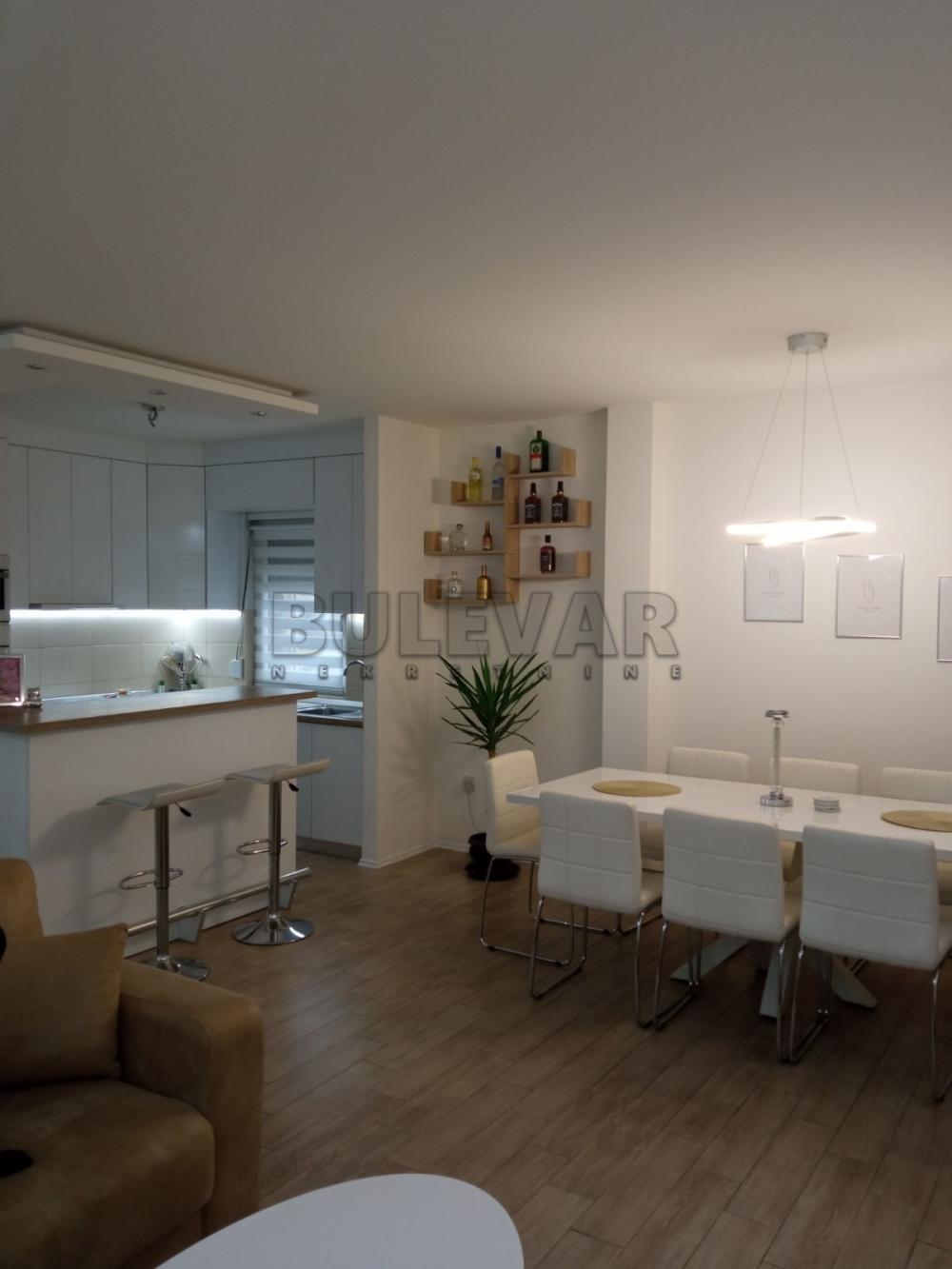 Glavna slika -Trosoban, 105m2, Dragoljuba Milovanovića Bene Kragujevac, sa terasom, ima lift