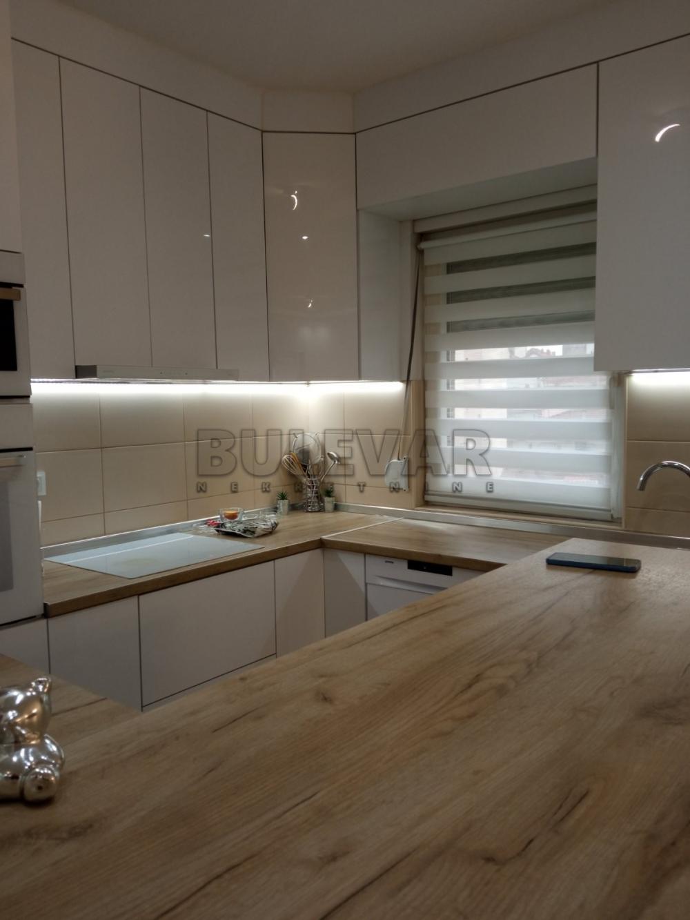 Slika 8 - Trosoban, 105m2, Dragoljuba Milovanovića Bene Kragujevac, sa terasom, ima lift