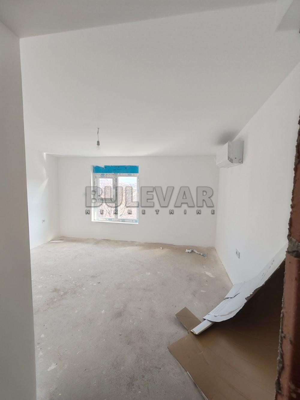 Slika 4 - Trosoban, 93m2, Dragoljuba Milovanovića Bene Kragujevac, sa terasom, ima lift