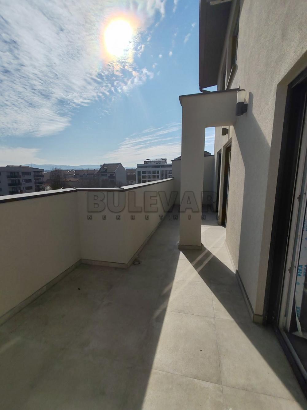 Slika 1 - Trosoban, 93m2, Dragoljuba Milovanovića Bene Kragujevac, sa terasom, ima lift