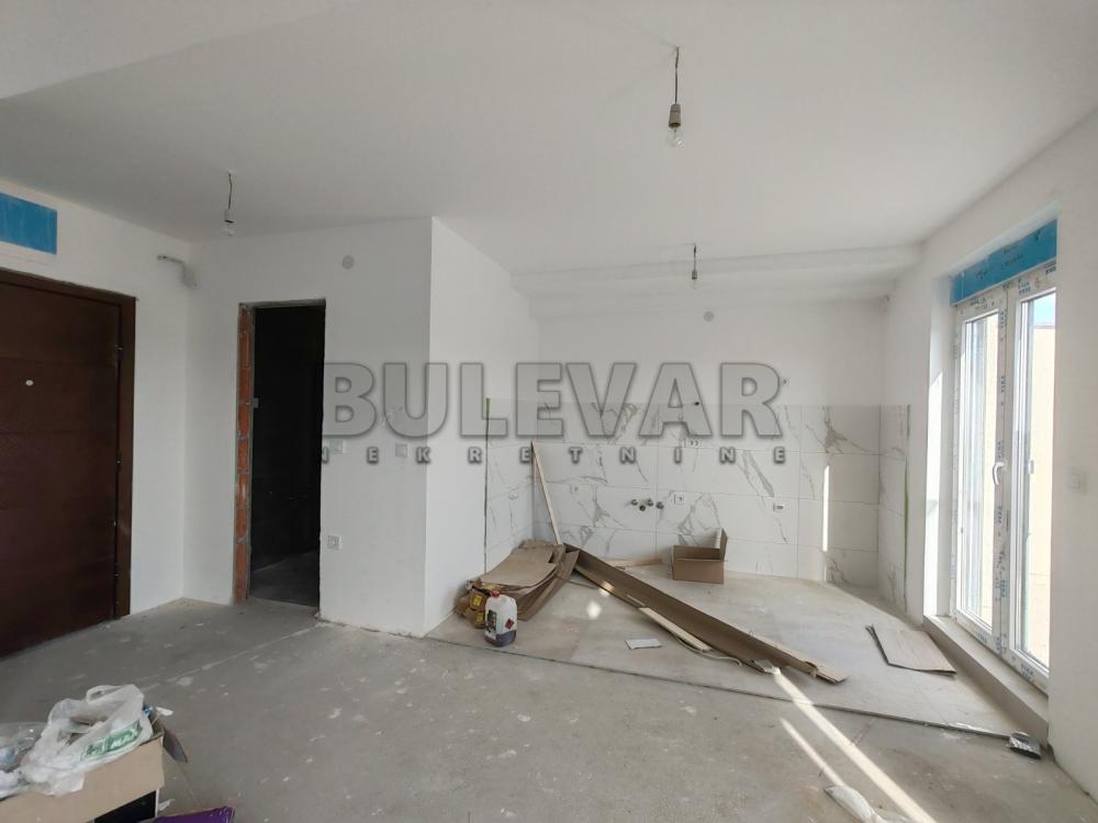 Slika 7 - Trosoban, 93m2, Dragoljuba Milovanovića Bene Kragujevac, sa terasom, ima lift