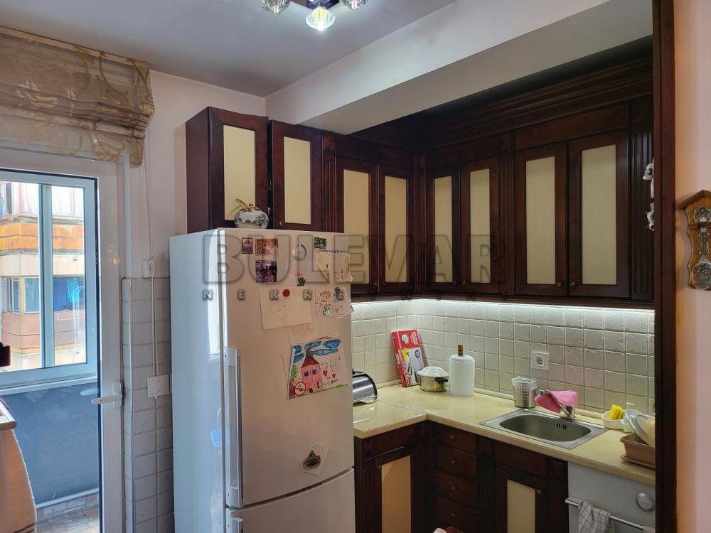 Slika 9 - Trosoban, 114m2, Tanaska Rajića Kragujevac, sa terasom, ima lift