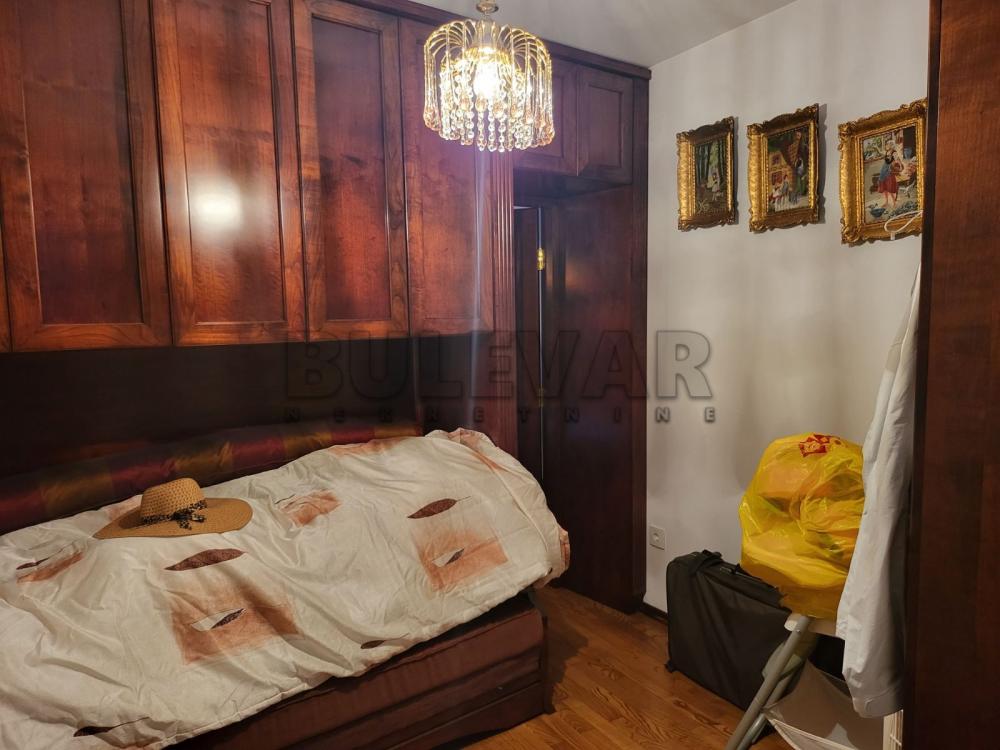 Slika 2 - Trosoban, 114m2, Tanaska Rajića Kragujevac, sa terasom, ima lift