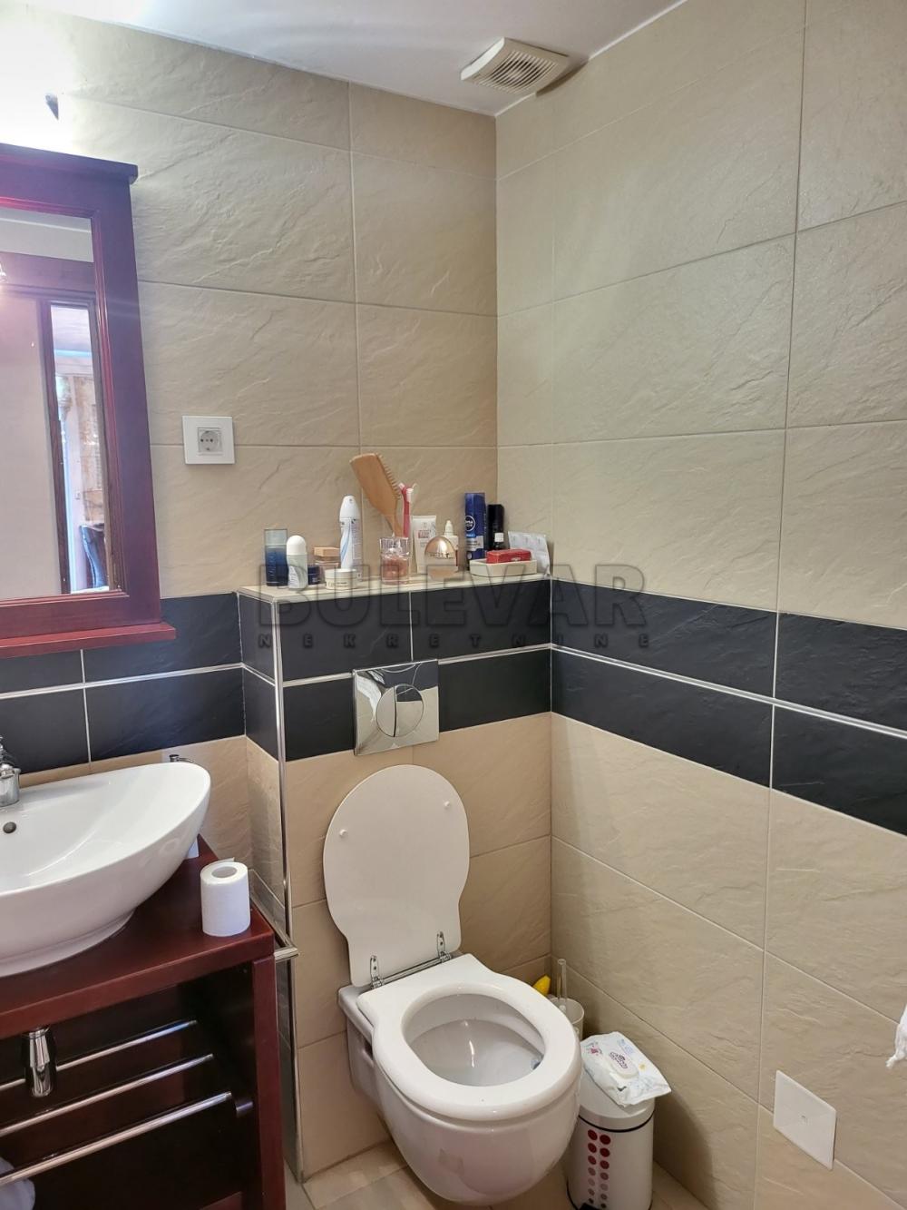 Slika 5 - Trosoban, 114m2, Tanaska Rajića Kragujevac, sa terasom, ima lift