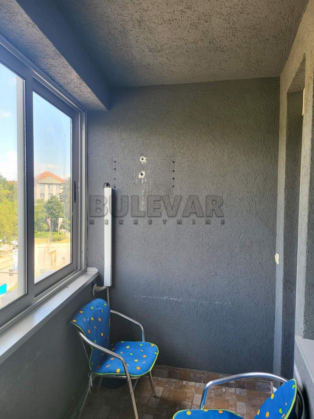 Slika 7 - Trosoban, 114m2, Tanaska Rajića Kragujevac, sa terasom, ima lift