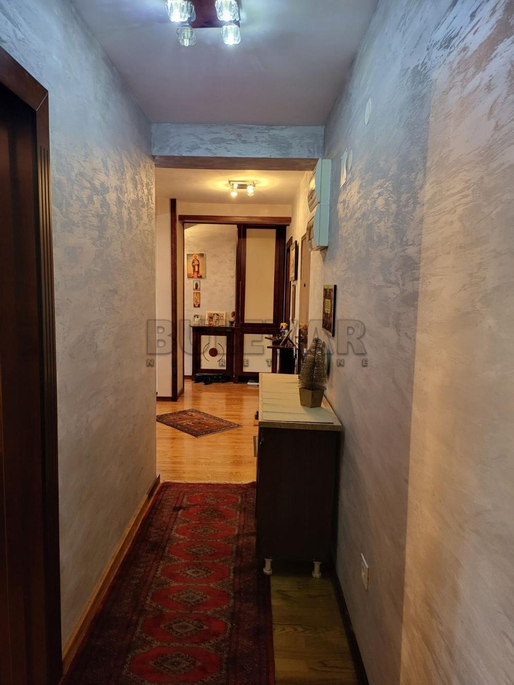 Slika 6 - Trosoban, 114m2, Tanaska Rajića Kragujevac, sa terasom, ima lift