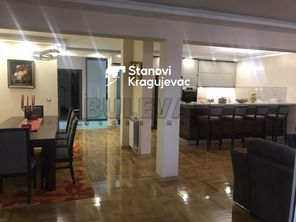 Slika 10 - Četvorosoban, 148m2, Nikole Pašića Kragujevac, sa terasom, ima lift