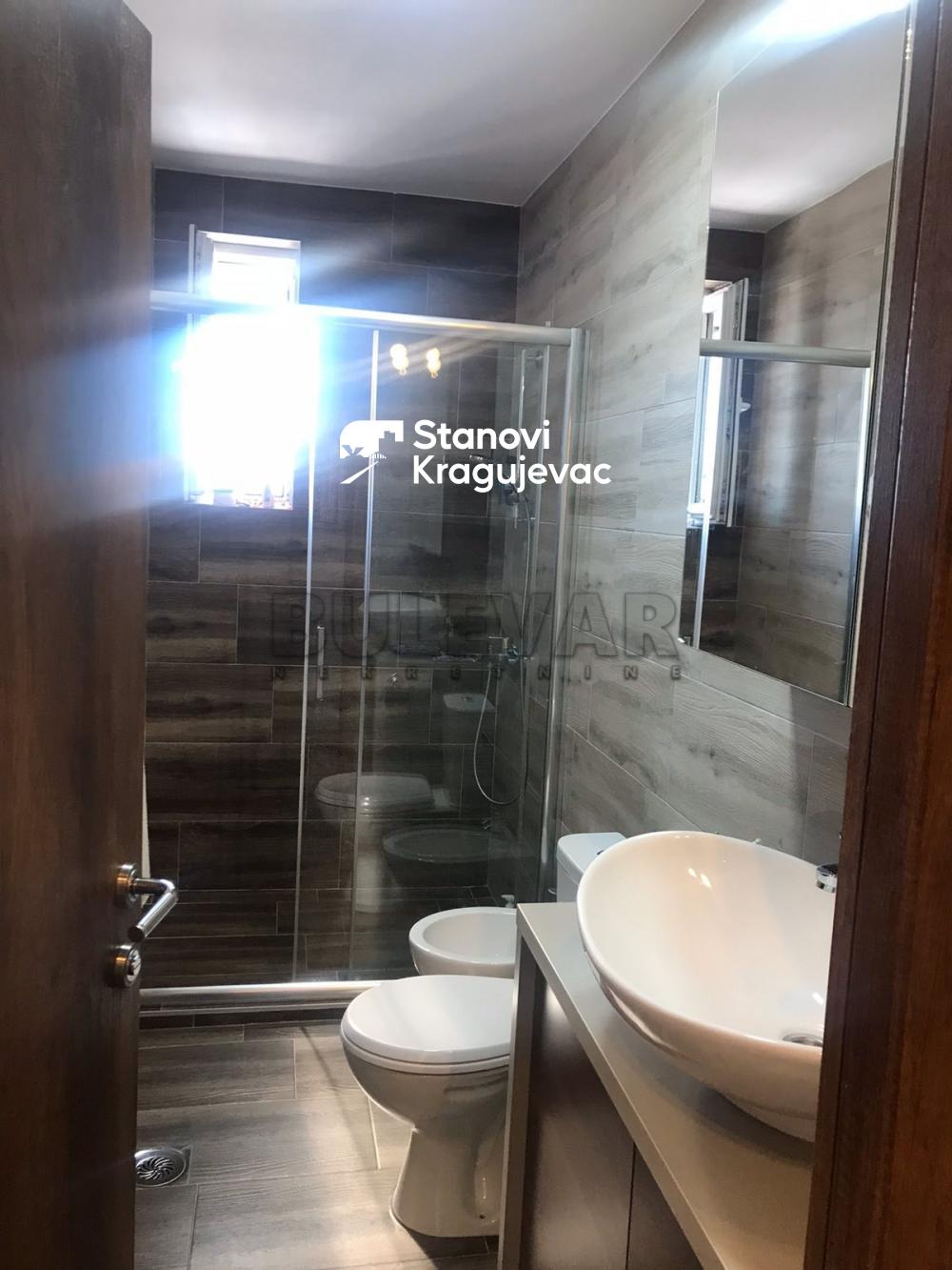 Slika 7 - Četvorosoban, 148m2, Nikole Pašića Kragujevac, sa terasom, ima lift