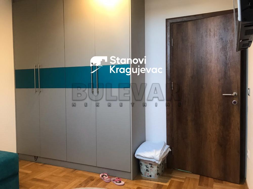 Slika 2 - Četvorosoban, 148m2, Nikole Pašića Kragujevac, sa terasom, ima lift