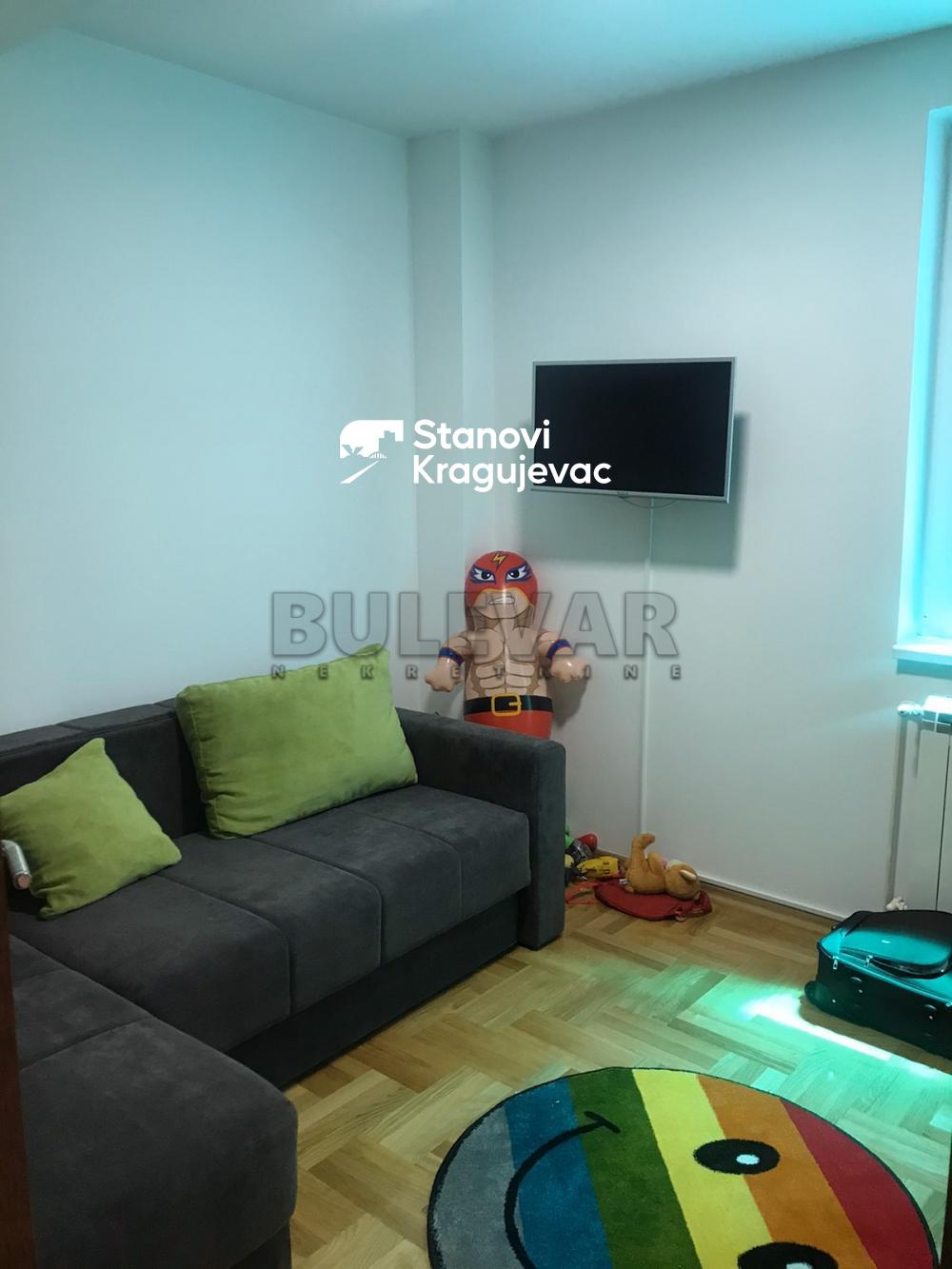 Slika 5 - Četvorosoban, 148m2, Nikole Pašića Kragujevac, sa terasom, ima lift