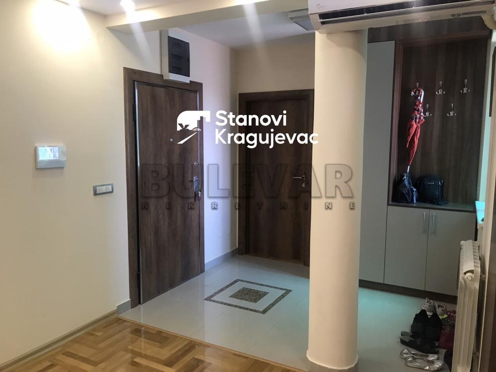 Slika 9 - Četvorosoban, 148m2, Nikole Pašića Kragujevac, sa terasom, ima lift