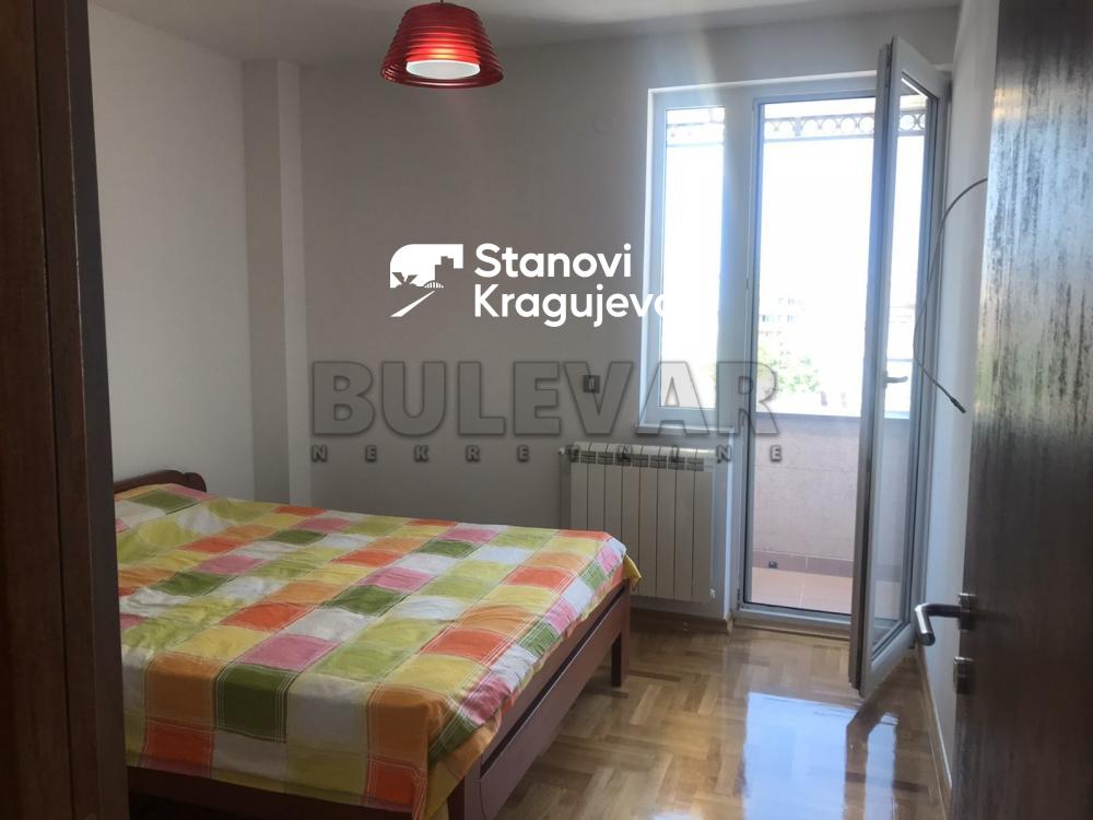 Slika 8 - Četvorosoban, 148m2, Nikole Pašića Kragujevac, sa terasom, ima lift