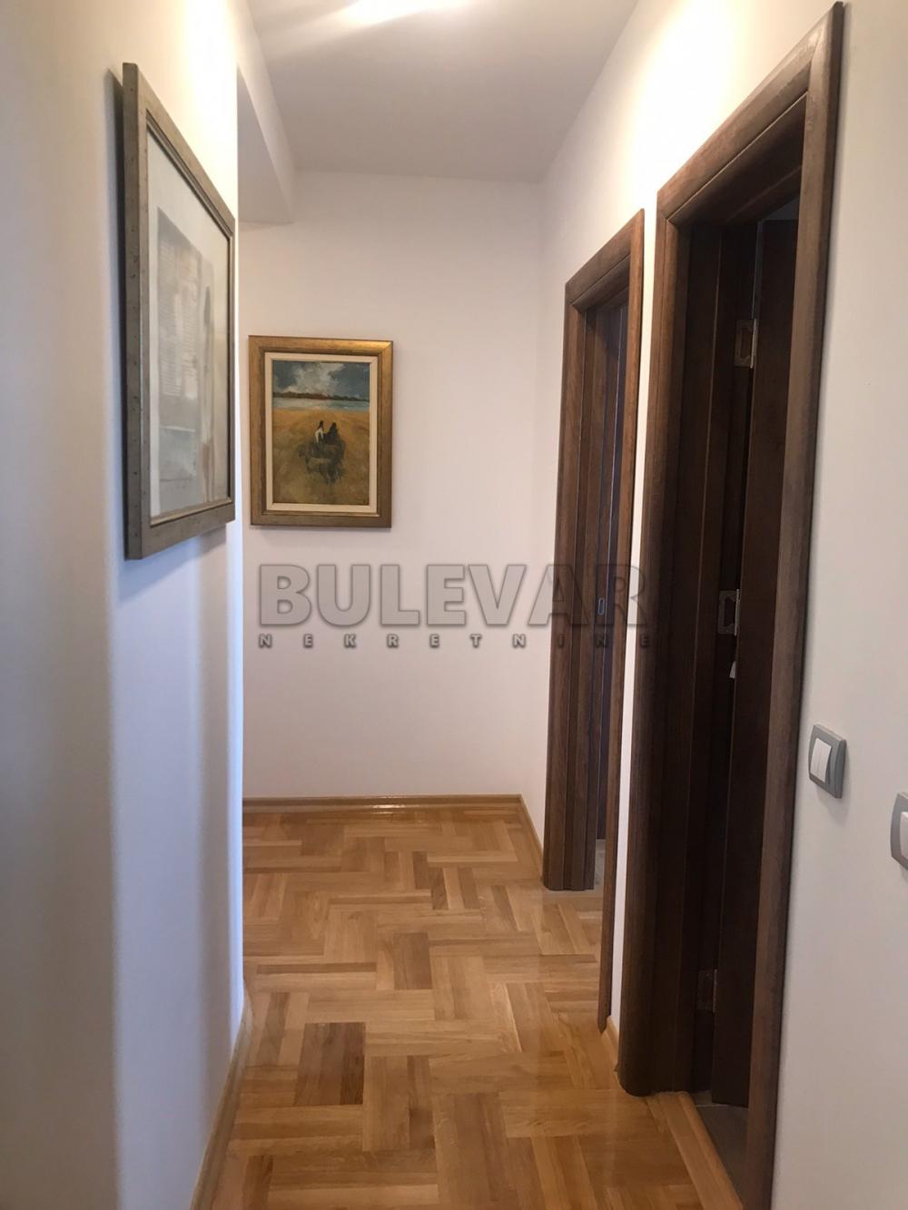 Slika 4 - Četvorosoban, 148m2, Nikole Pašića Kragujevac, sa terasom, ima lift