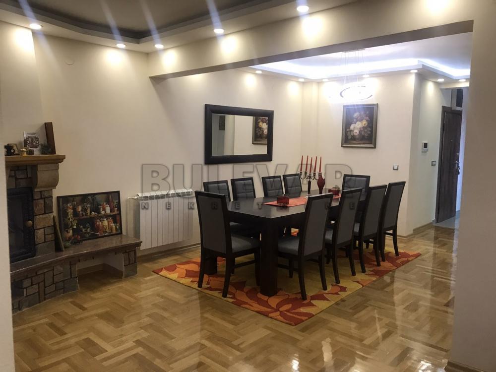 Slika 11 - Četvorosoban, 148m2, Nikole Pašića Kragujevac, sa terasom, ima lift