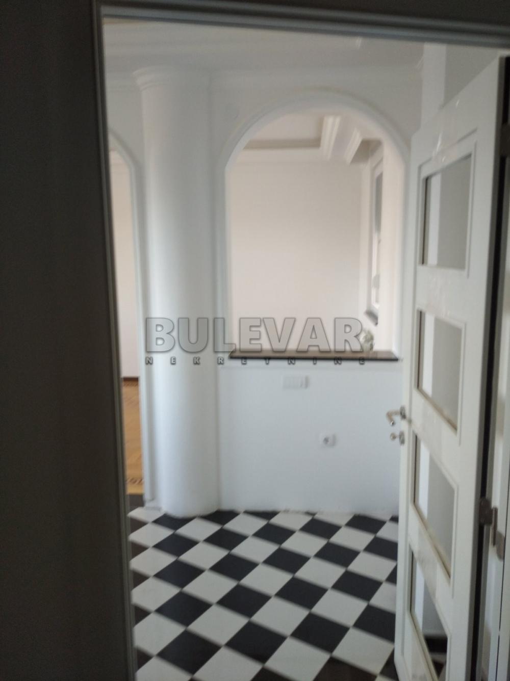 Slika 1 - Četvorosoban, 165m2, Ćirila i Metodija Kragujevac, sa terasom, ima lift