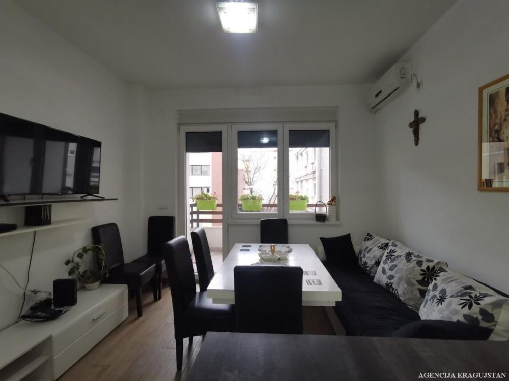 Slika 1 - Dvoiposoban, 53m2, sa terasom, ima lift