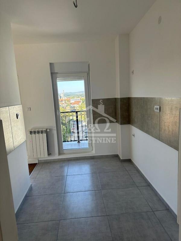 Slika 2 - Trosoban, 72m2, Bubanj Kragujevac, sa terasom, ima lift