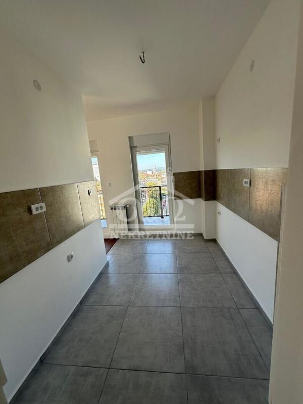 Slika 3 - Trosoban, 72m2, Bubanj Kragujevac, sa terasom, ima lift