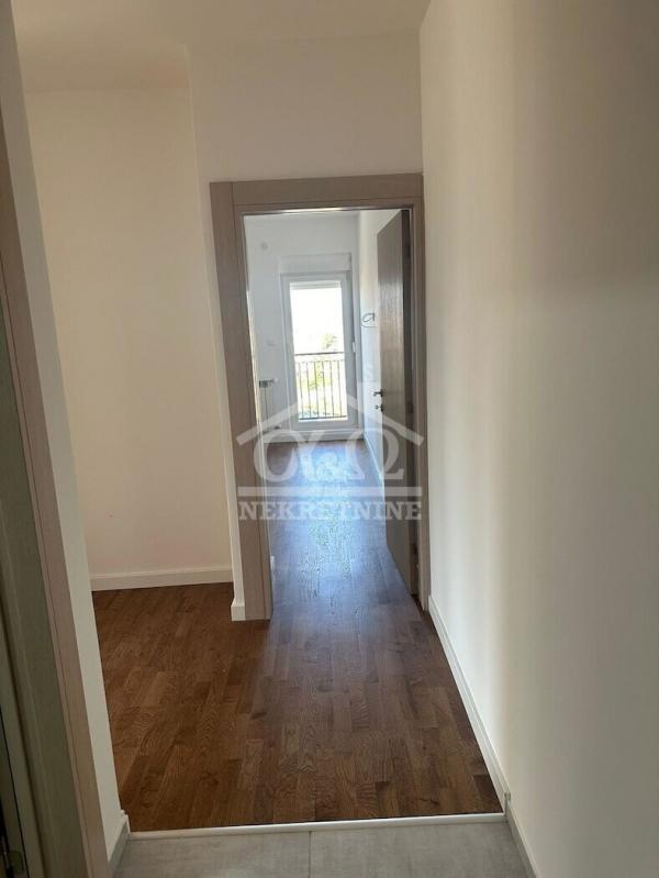 Slika 5 - Trosoban, 72m2, Bubanj Kragujevac, sa terasom, ima lift