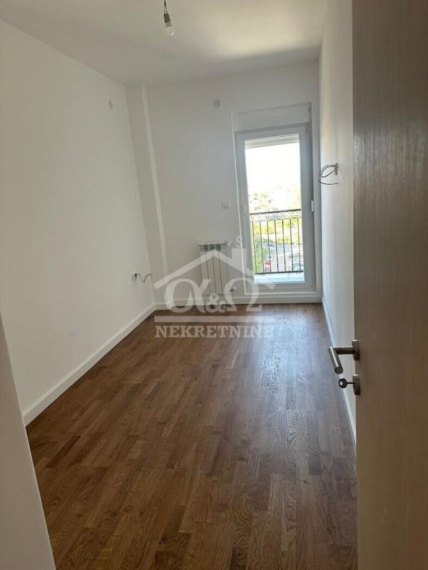 Slika 7 - Trosoban, 72m2, Bubanj Kragujevac, sa terasom, ima lift