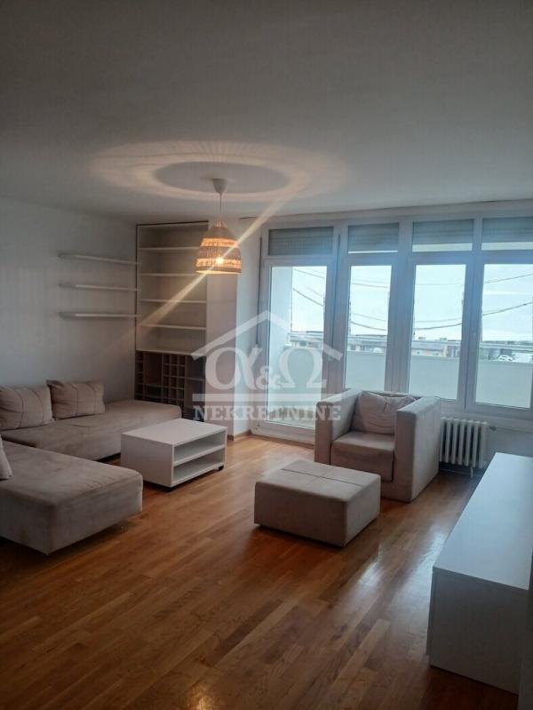 Glavna slika -Trosoban, 75m2, Aerodrom Kragujevac, sa terasom, ima lift