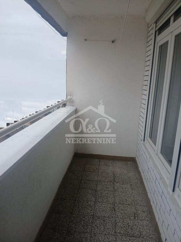 Slika 10 - Trosoban, 75m2, Aerodrom Kragujevac, sa terasom, ima lift