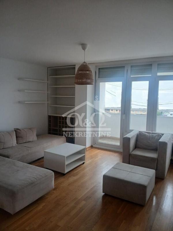 Slika 1 - Trosoban, 75m2, Aerodrom Kragujevac, sa terasom, ima lift