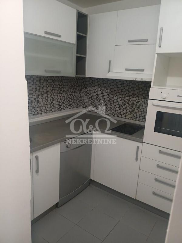 Slika 3 - Trosoban, 75m2, Aerodrom Kragujevac, sa terasom, ima lift