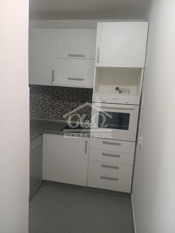 Slika 4 - Trosoban, 75m2, Aerodrom Kragujevac, sa terasom, ima lift