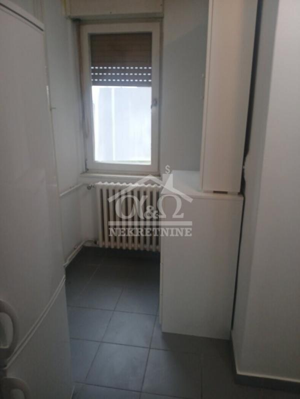 Slika 5 - Trosoban, 75m2, Aerodrom Kragujevac, sa terasom, ima lift