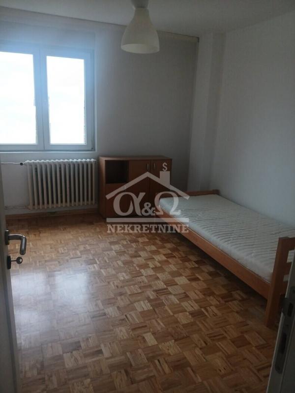 Slika 6 - Trosoban, 75m2, Aerodrom Kragujevac, sa terasom, ima lift