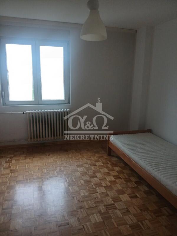 Slika 7 - Trosoban, 75m2, Aerodrom Kragujevac, sa terasom, ima lift