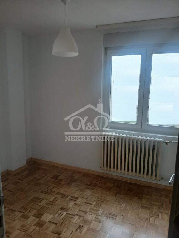 Slika 8 - Trosoban, 75m2, Aerodrom Kragujevac, sa terasom, ima lift