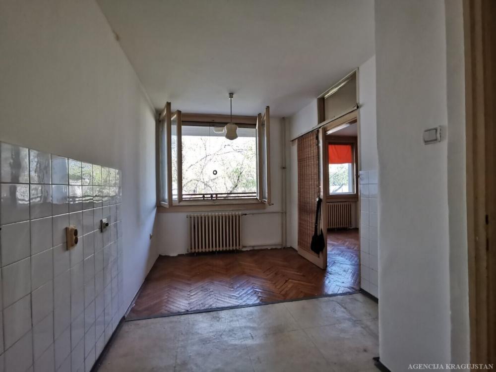 Slika 3 - Jednosoban, 38m2, Stanovo Kragujevac, sa terasom