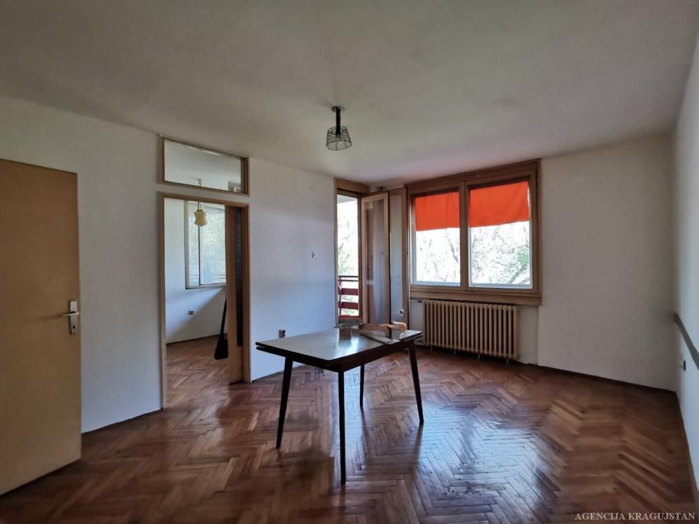 Slika 2 - Jednosoban, 38m2, Stanovo Kragujevac, sa terasom