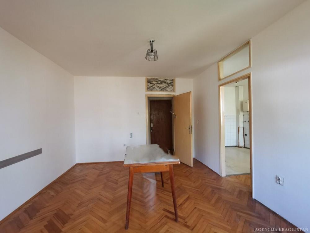 Slika 1 - Jednosoban, 38m2, Stanovo Kragujevac, sa terasom