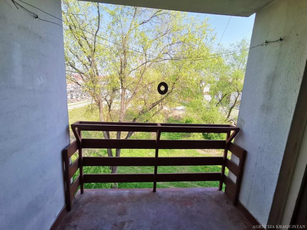 Slika 8 - Jednosoban, 38m2, Stanovo Kragujevac, sa terasom