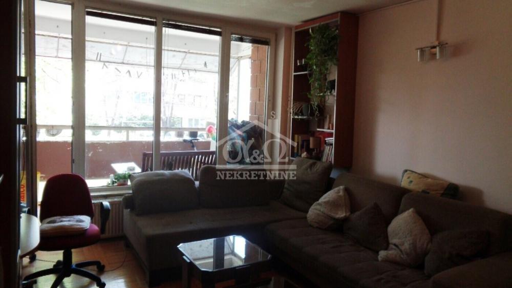 Slika 1 - Trosoban, 53m2, Bubanj Kragujevac, sa terasom