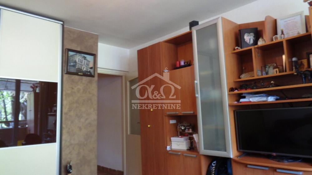 Slika 4 - Trosoban, 53m2, Bubanj Kragujevac, sa terasom