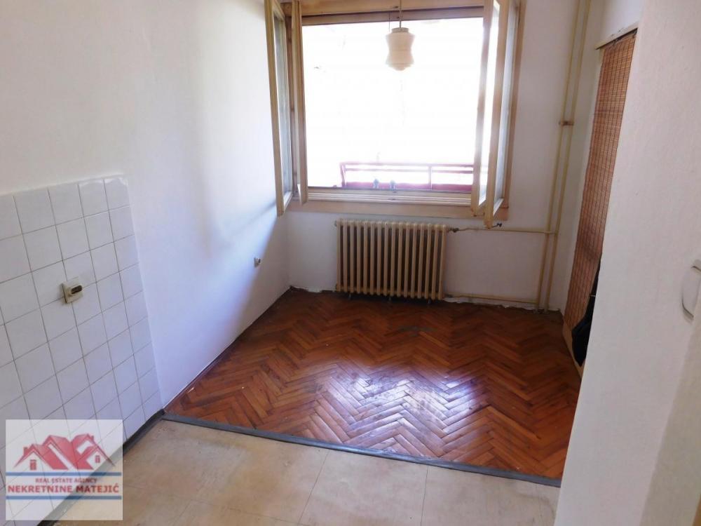 Slika 5 - STANOVO 1,0 STAN 42M2-3. SPRAT, CG---69900 E