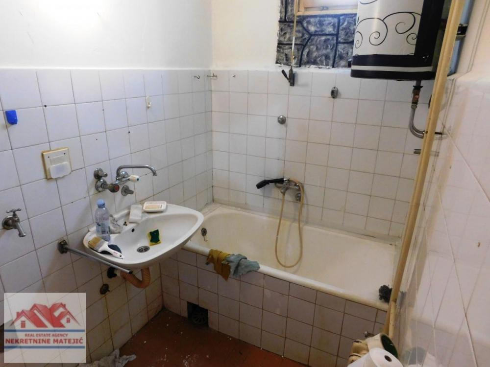 Slika 6 - STANOVO 1,0 STAN 42M2-3. SPRAT, CG---69900 E