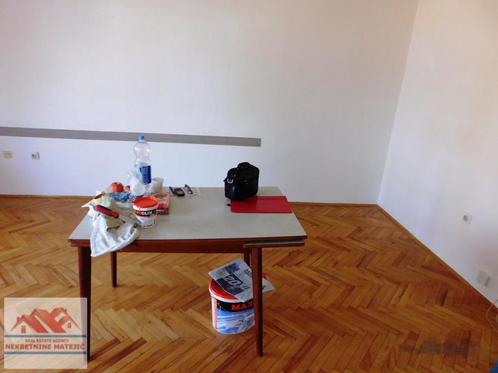 Slika 2 - STANOVO 1,0 STAN 42M2-3. SPRAT, CG---69900 E